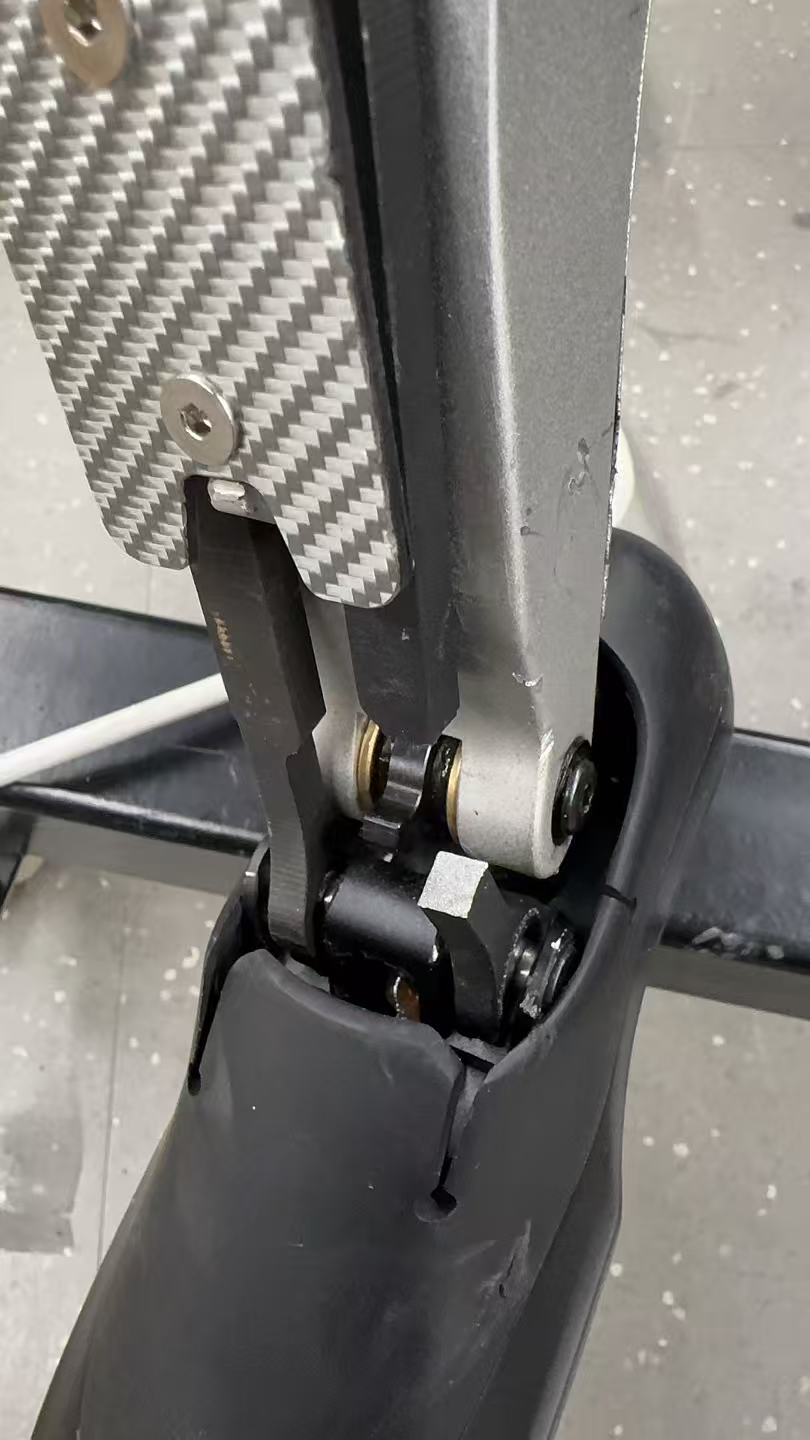 Close-up of the robot's broken leg